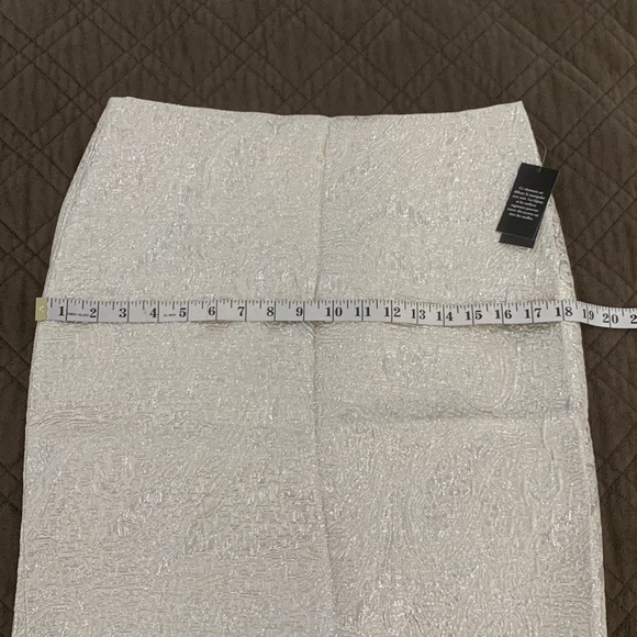 Lord & Taylor NWT Silver Jacquard Skirt size 4 - Picture 15 of 17
